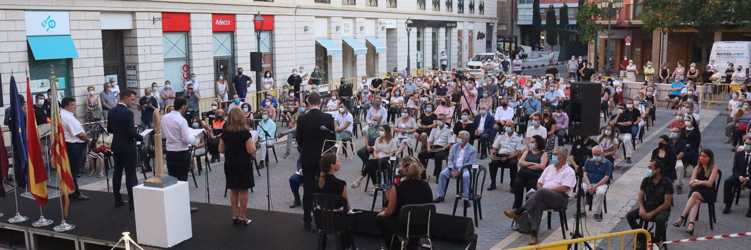 Homenatge a les víctimes i sanitaris