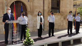 acte del lliurament del bastó de comandament de la Policia Nacional a l’Inspector Jefe de la Comissaria d’Alzira-Algemesí